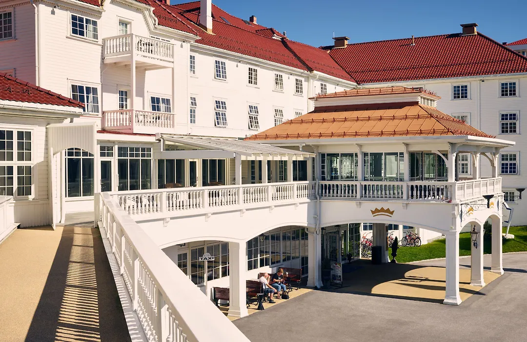 Dr. Holms Hotel-1