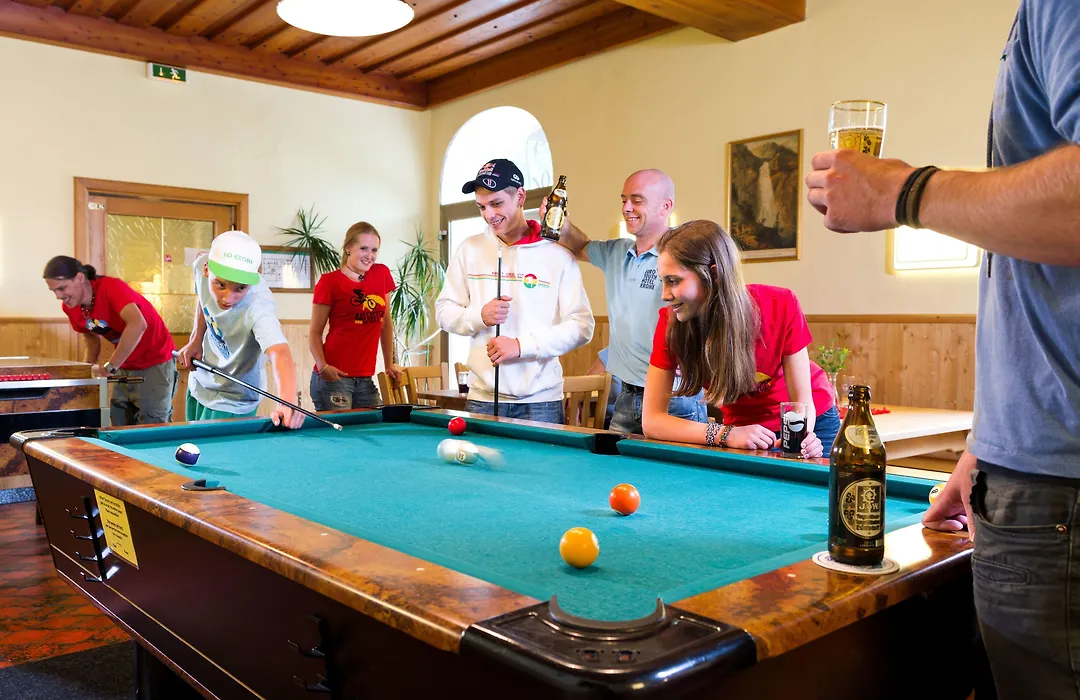 Euro Youth Hotel & Krone-1