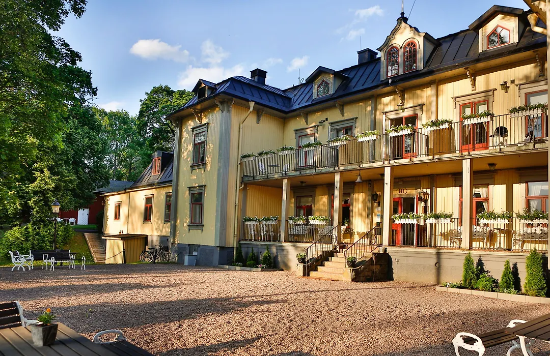 Hennickehammars Herrgård-1