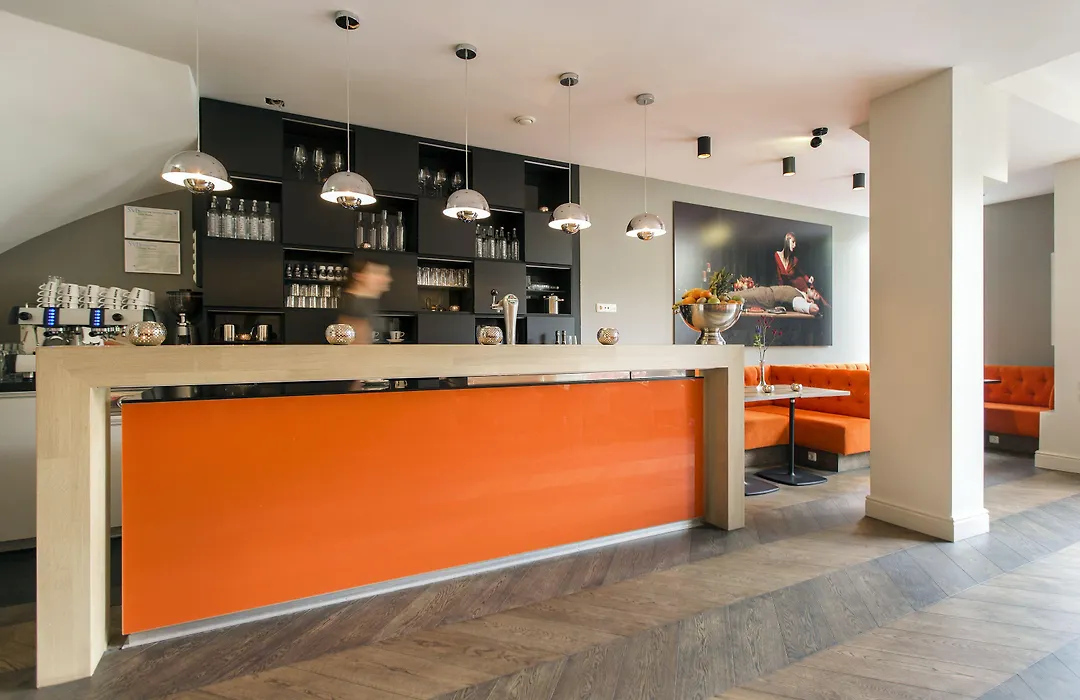 Amsterdam Canal Hotel-1