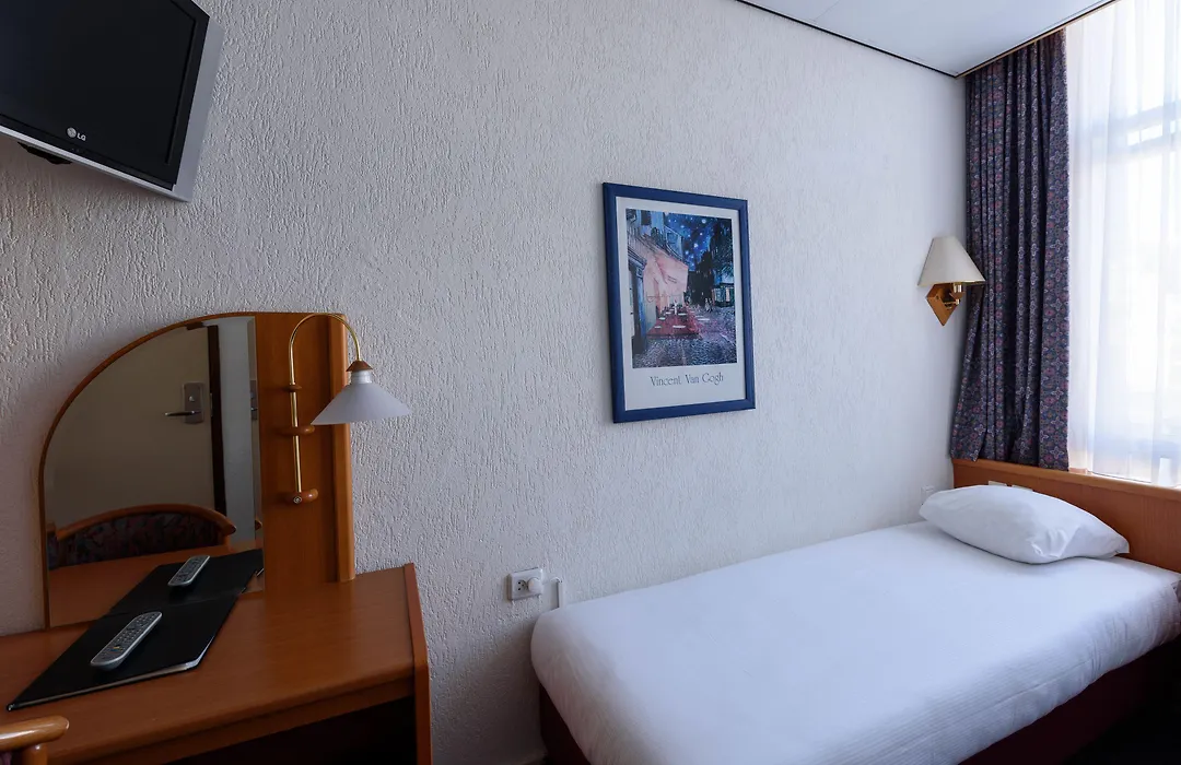 Owl Hotel-1