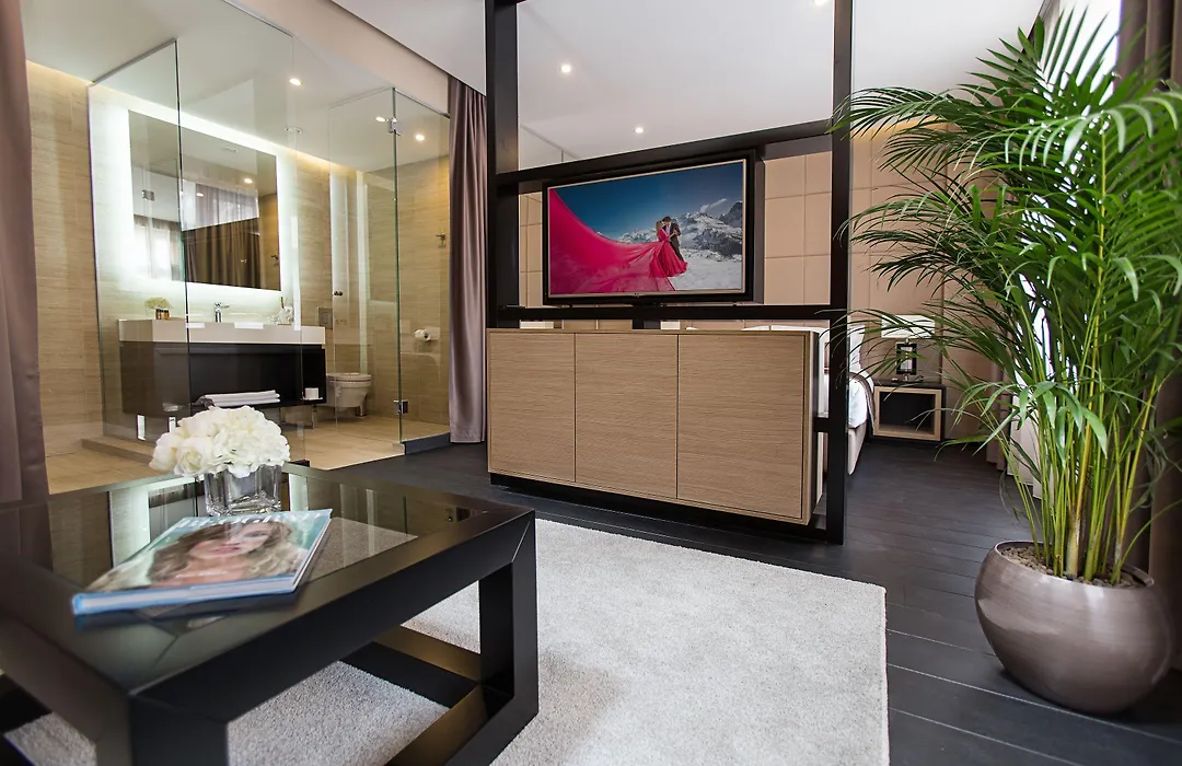 Dominic Smart & Luxury Suites - Republic Square-1