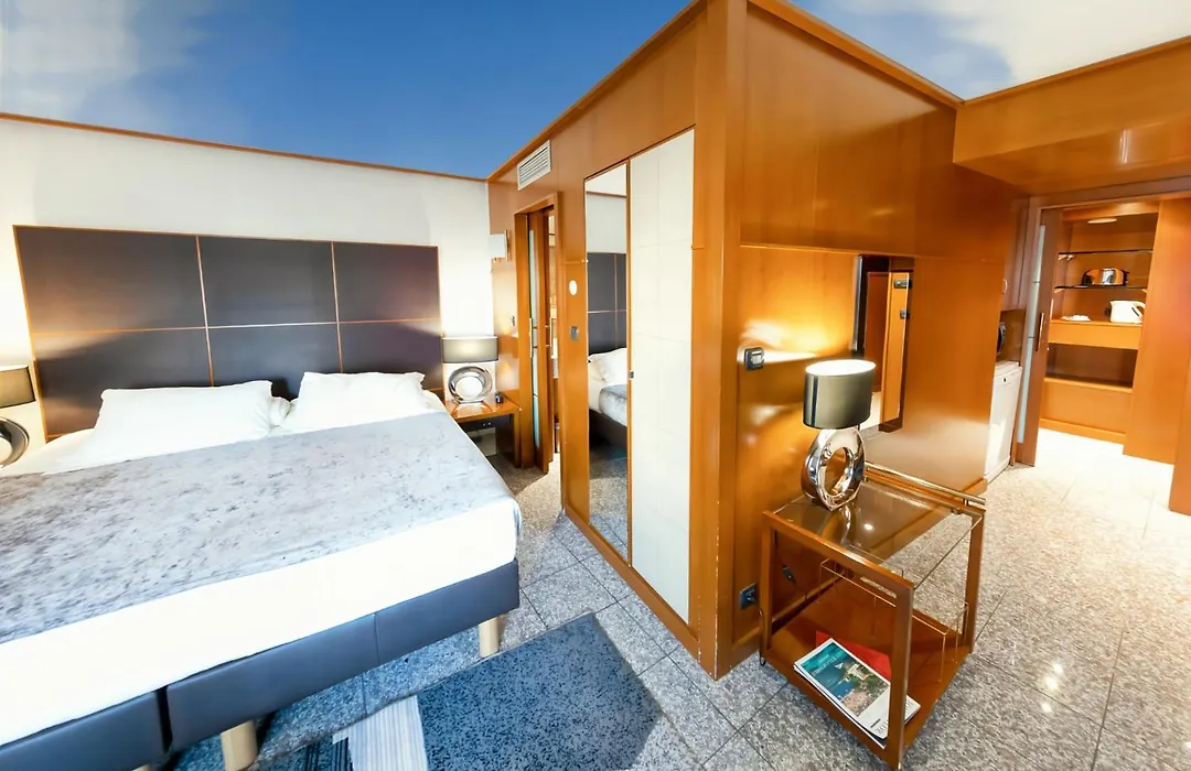 Goldstar Resort & Suites-1