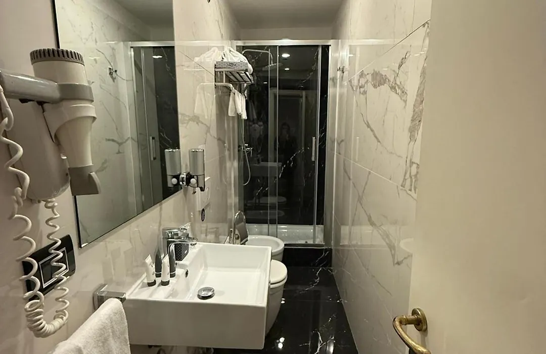 Relais Fontana Di Trevi Hotel-1