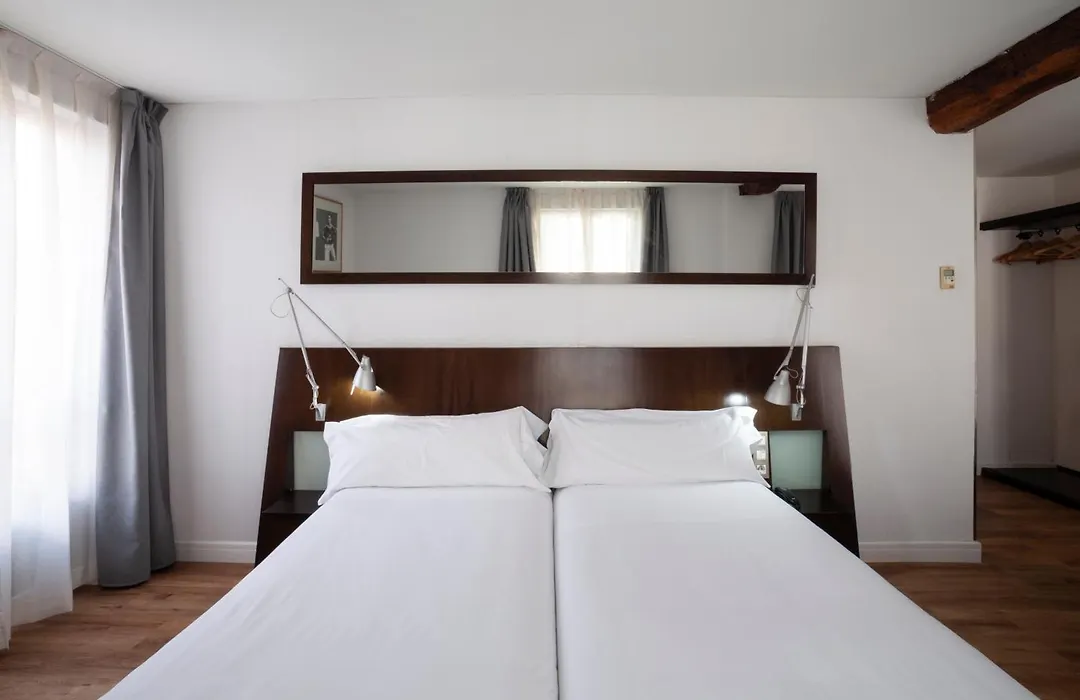 Petit Palace Arana Bilbao-1