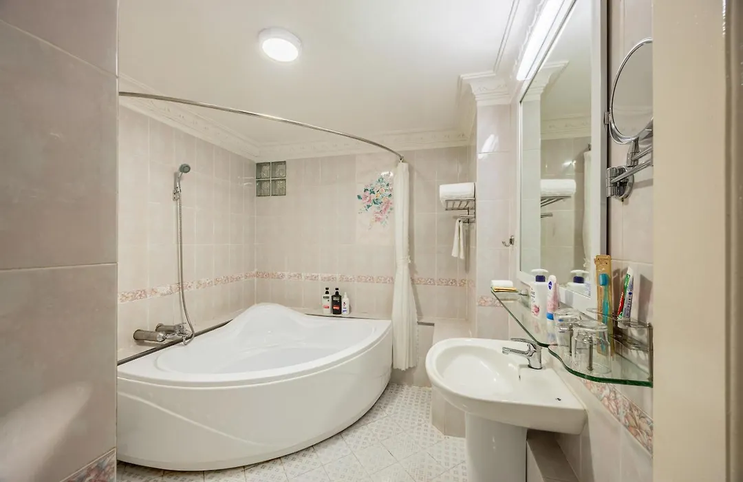 A25 Hotel - 35 Mac Thi Buoi-1
