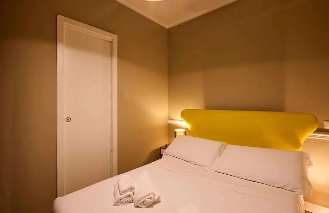 Dem Hotel-1