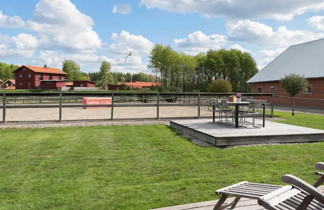 Boende med hotellkänsla- Stallhammarhagen-1