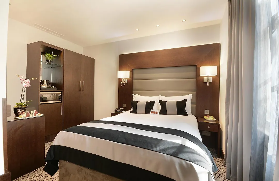 Park Grand Paddington Court-1