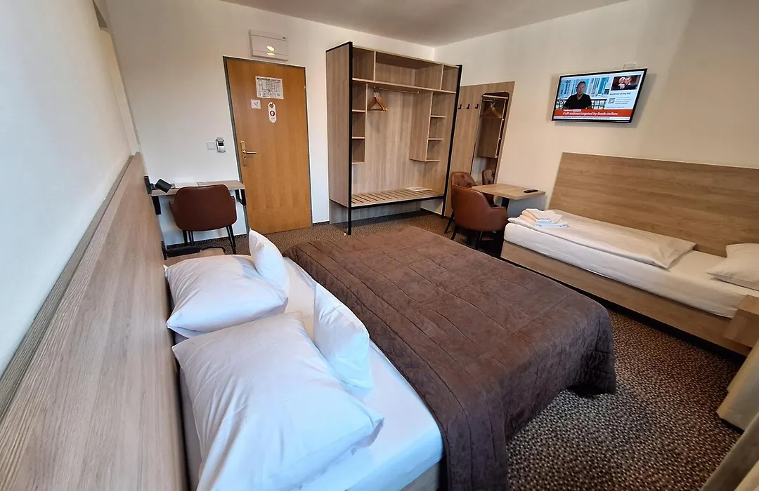 Hotel Avion-1