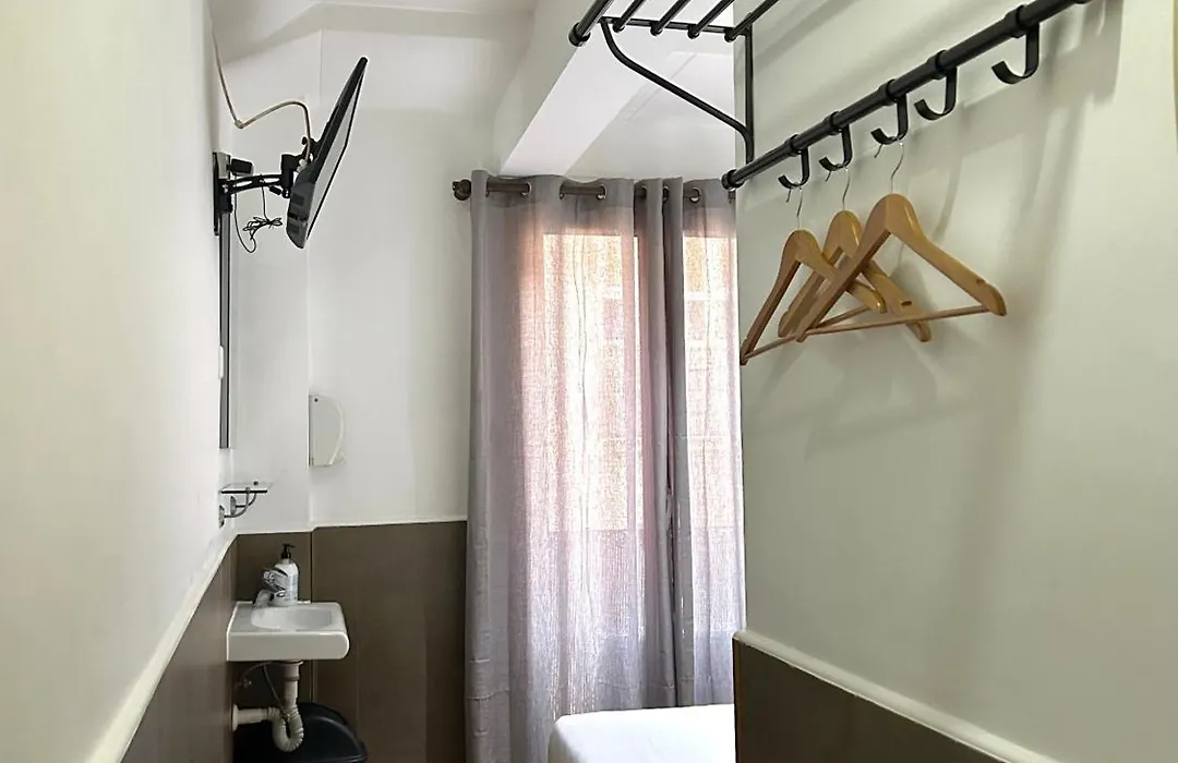 Be Ramblas Guest House-1