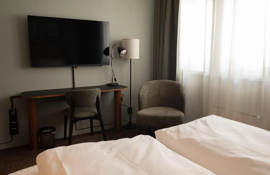 Clarion Hotel Admiral-1