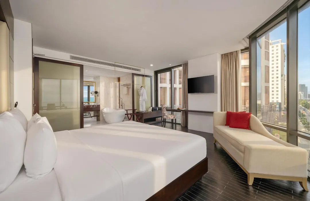 Holiday Beach Hotel Danang-1