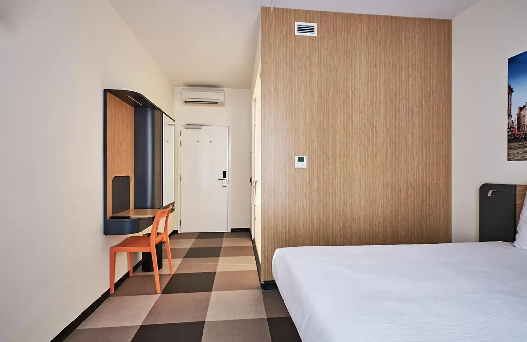Easyhotel Brussels City Centre-1