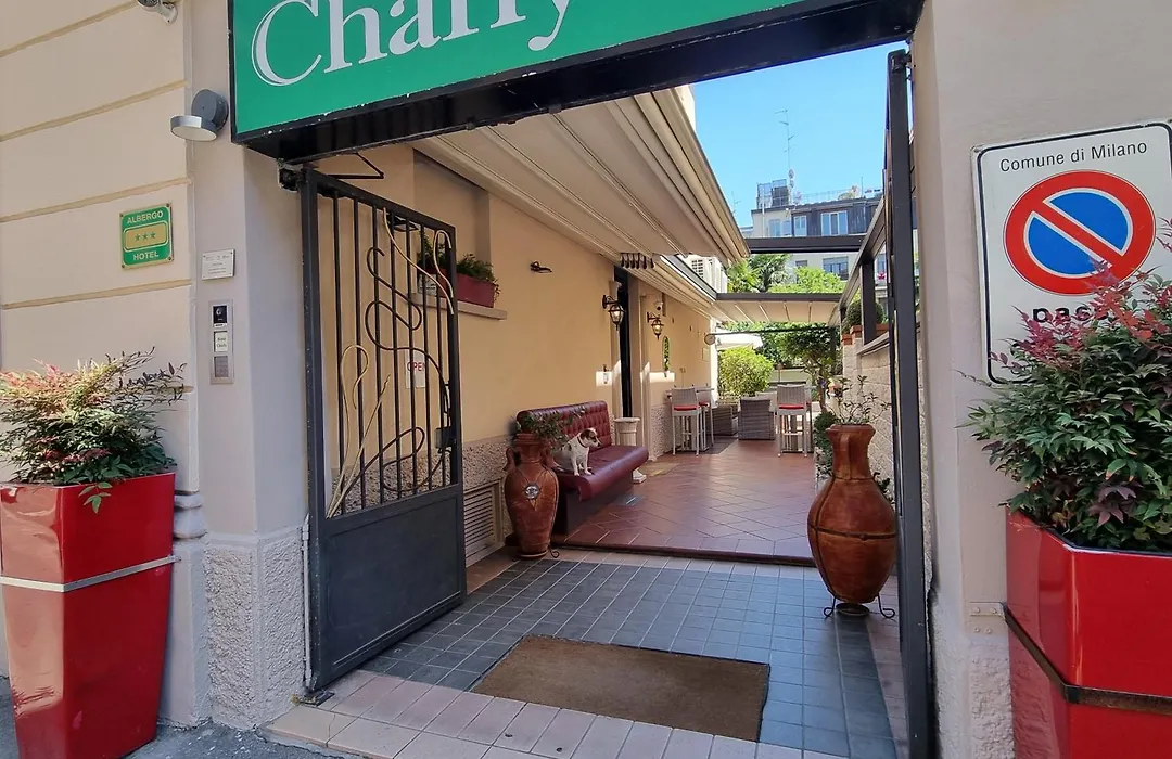 Hotel Charly-1