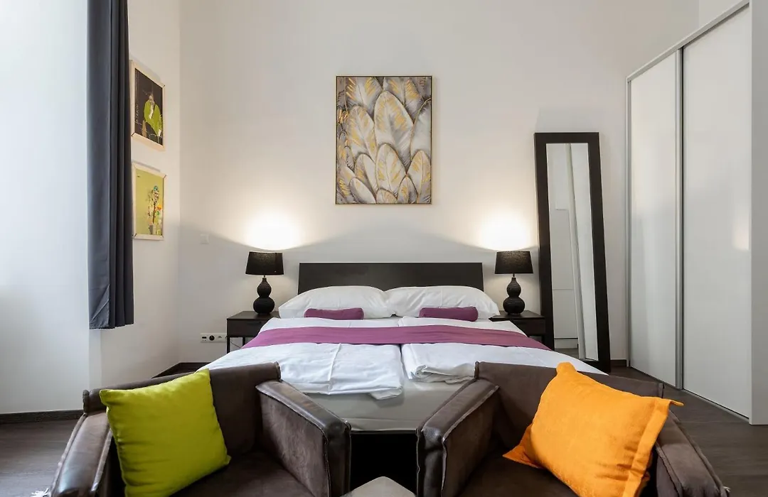 Old Town Square Residence By Emblem-1