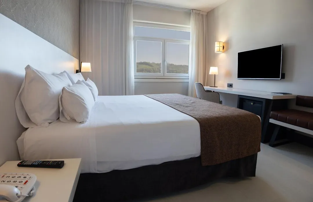 Hotel Ilunion Bilbao-1