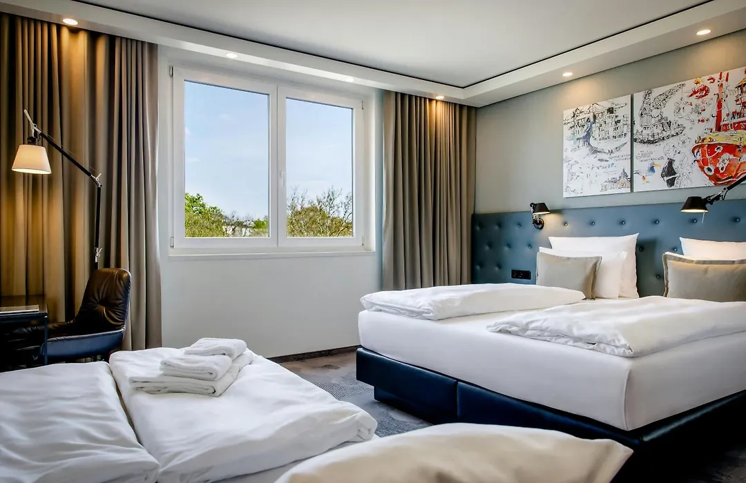 Motel One Hamburg-Altona-1