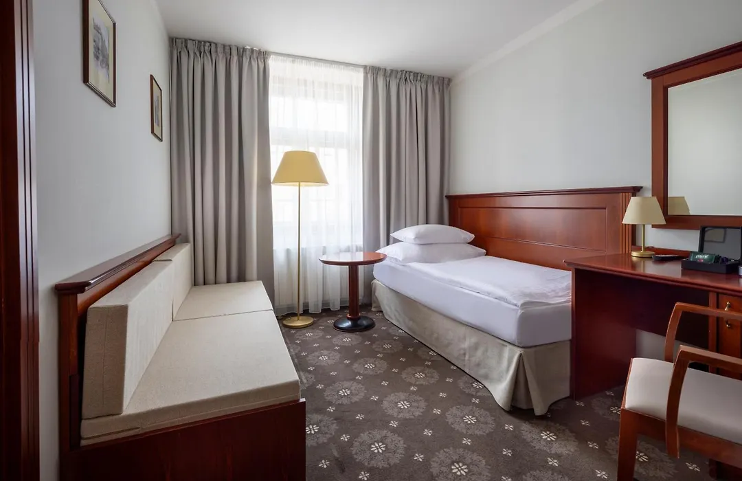 Hotel Lunik-1