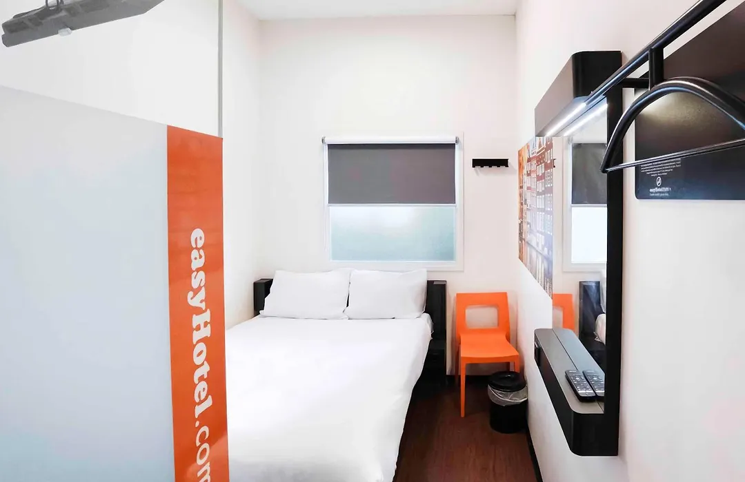 Easyhotel Amsterdam City Centre South-1