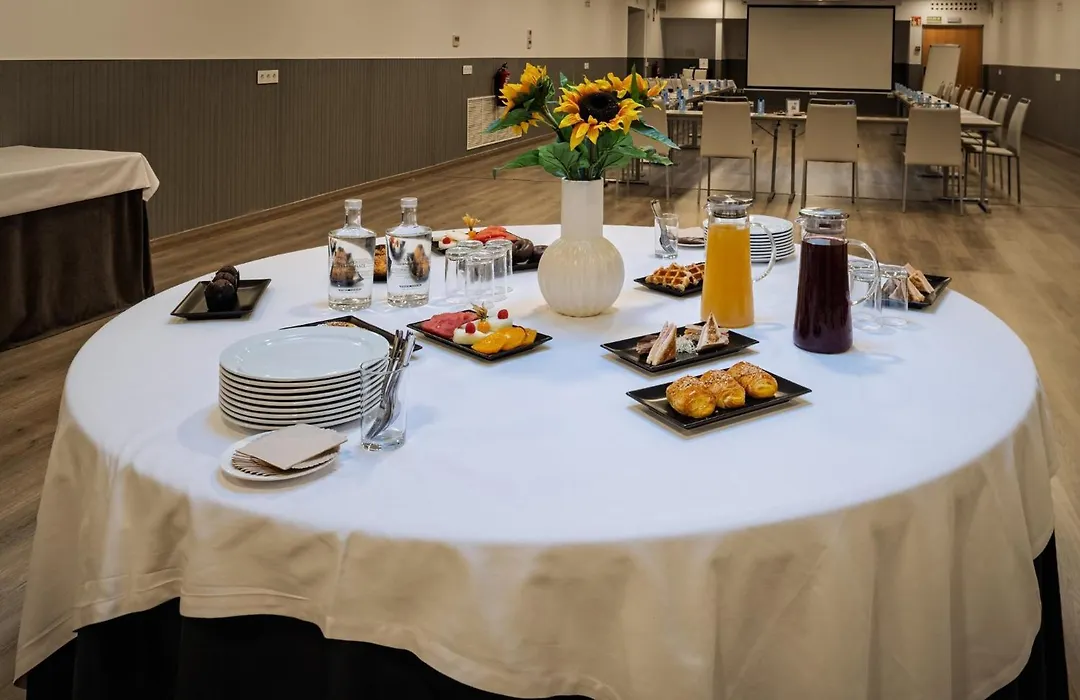 Hotel Crowne Plaza Madrid Airport-1