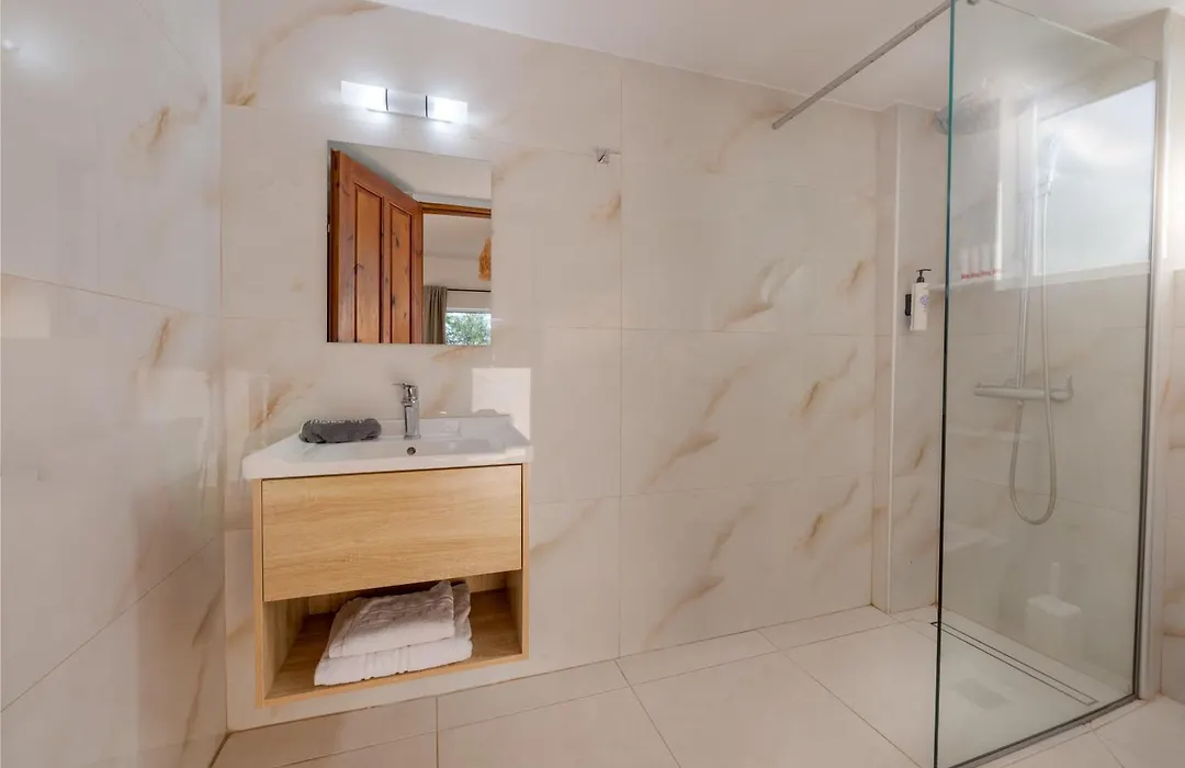 C'Est La Vie - Beachfront Accommodation-1