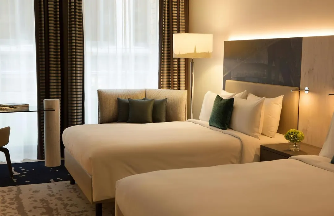Renaissance Hamburg Hotel-1