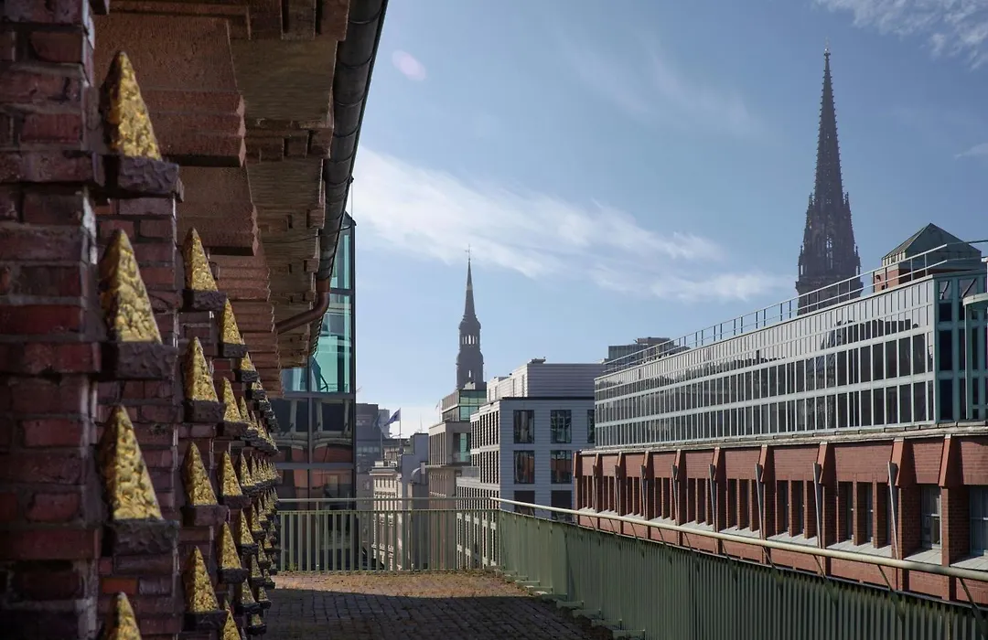 Renaissance Hamburg Hotel-1