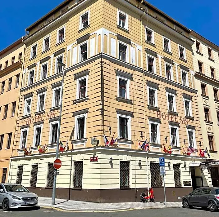 Gallery Hotel Sis-1