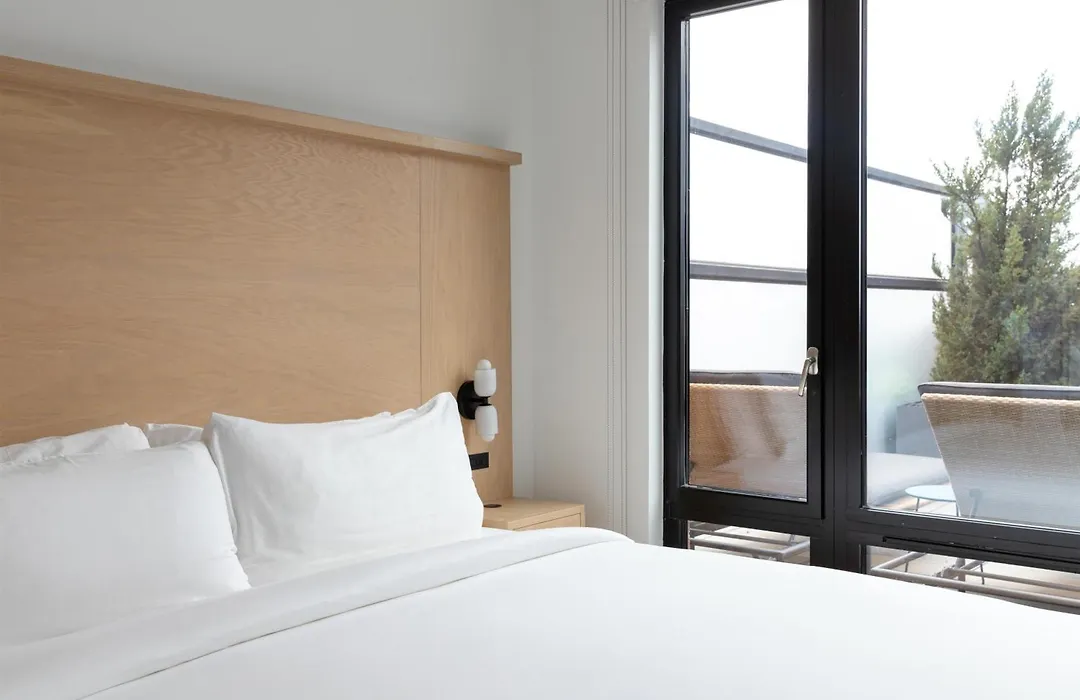 Arlo Soho-1