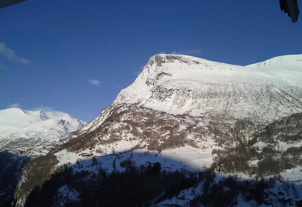 Lunheim In Geiranger-1