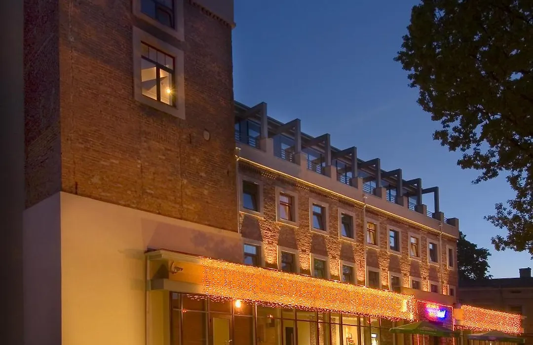 Toss Hotel-1