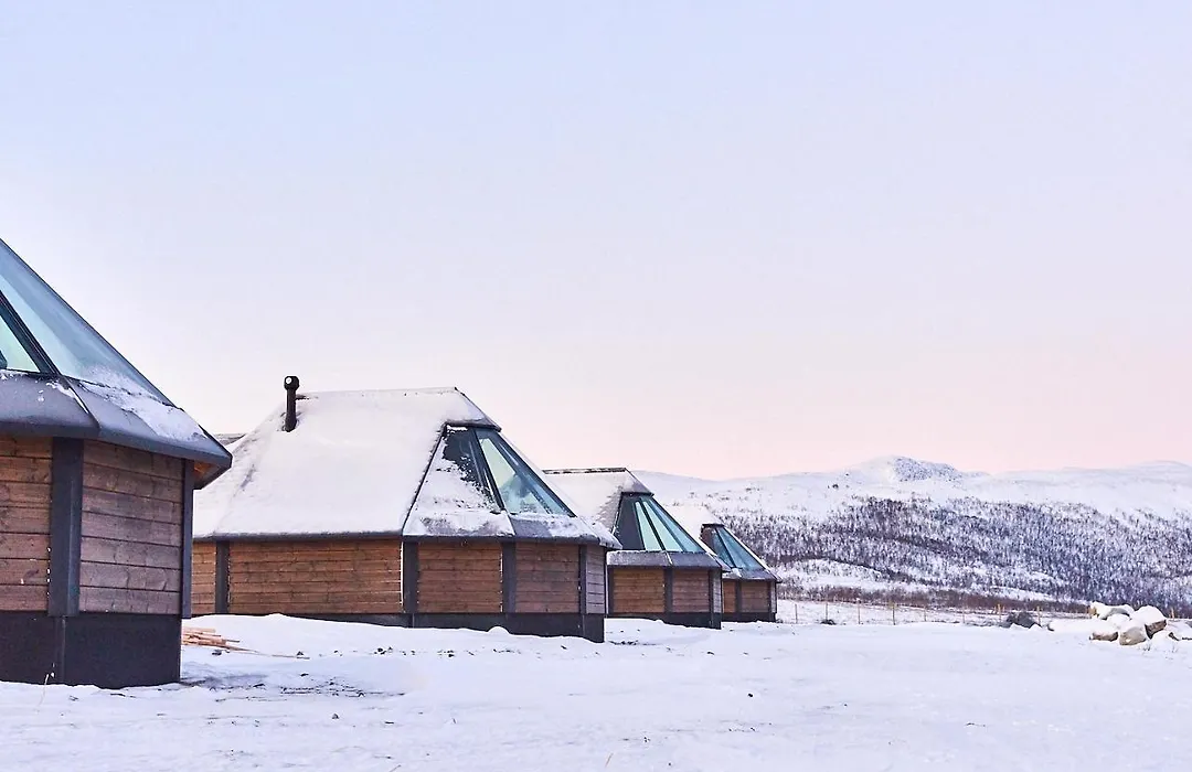 Arctic Land Adventure Glass Igloos-1