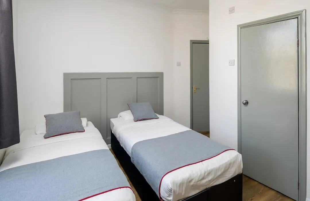 Oyo Kings Hotel-1