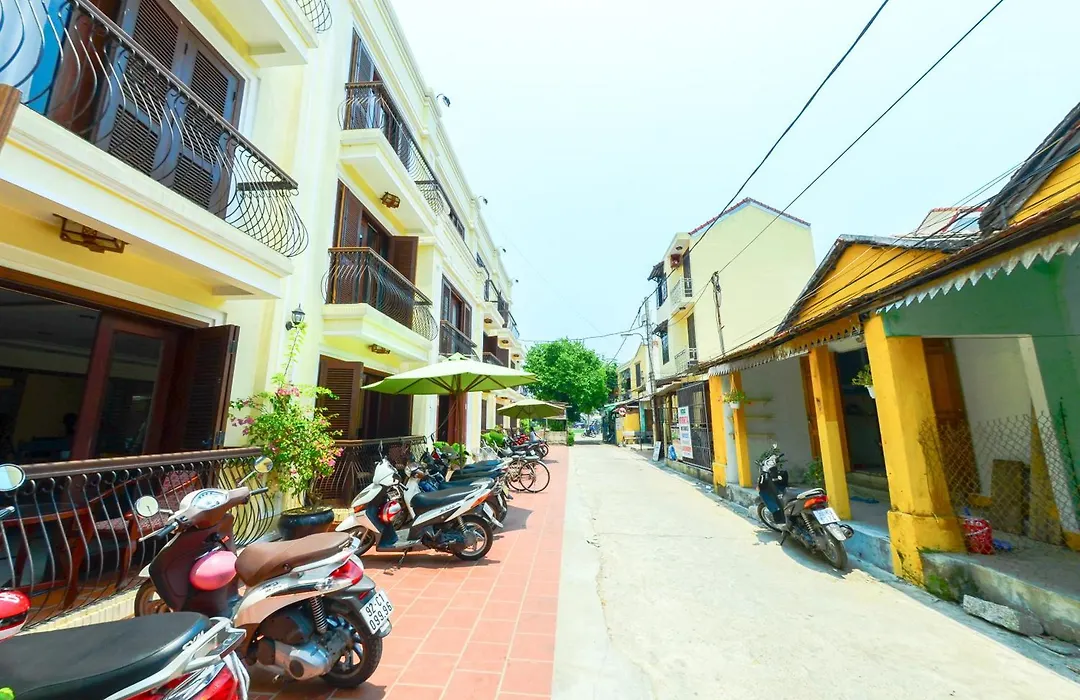 Golden River Hotel-1