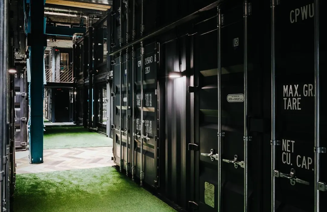 Hektor Container Hotel-1