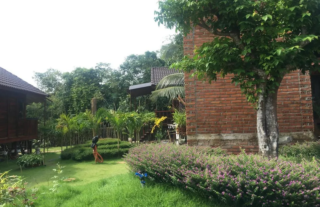 Anna Pham Bungalow - Friendly Local-1