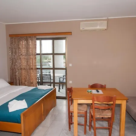 Rose Hotel-3