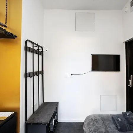 Eight Rooms-3