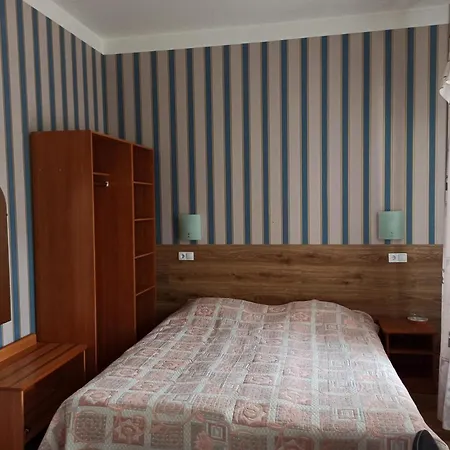 Central Hotel-2