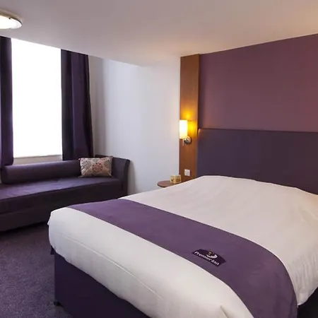 Premier Inn London Gatwick Manor Royal-2