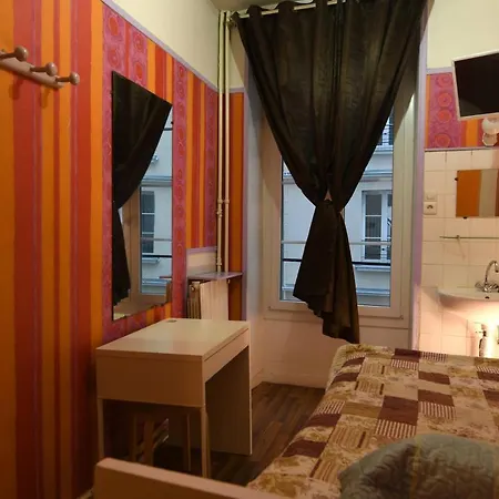 Hotel D'Orleans Paris Gare De L'Est-2