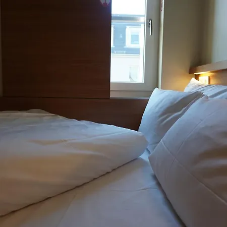 Easyhotel Berlin Hackescher Markt-2