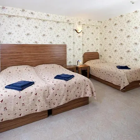 Hotel Yantra-2