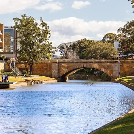 Meriton Suites Church Street, Parramatta-3