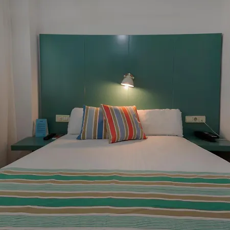 Yomo Hostal Bcn Port-3