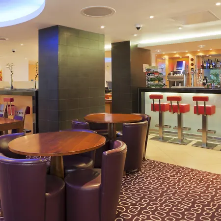 Holiday Inn Express London-Swiss Cottage-2