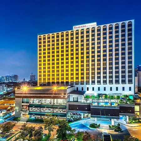 Ramada By Wyndham Bangkok Chaophya Park-3