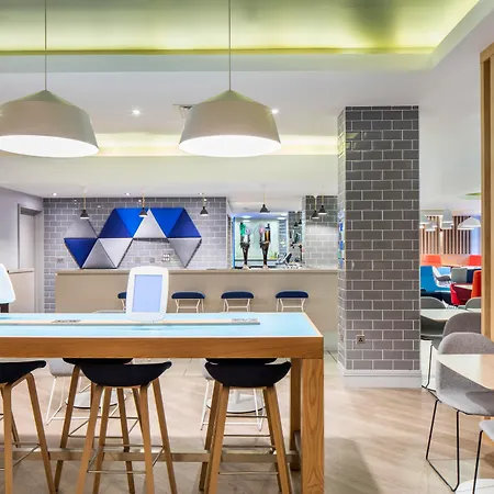 Holiday Inn Express Belfast City By Ihg-3