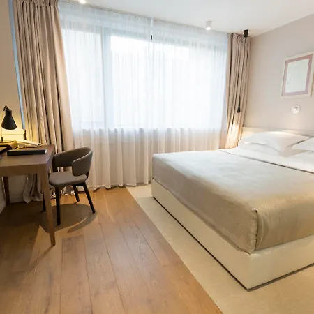 Envoy Hotel-2